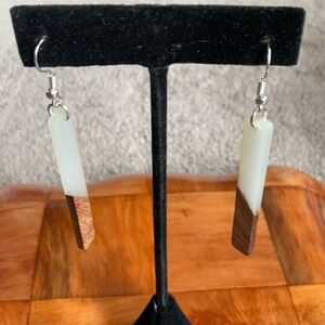 WHITE AND BROWN RESIN BAR DANGLE EARRINGS